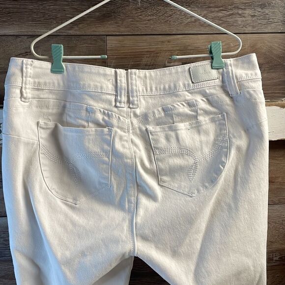 YMI Wanna Betta Butt Jeans White Straight Leg Size 16 - Picture 8 of 11
